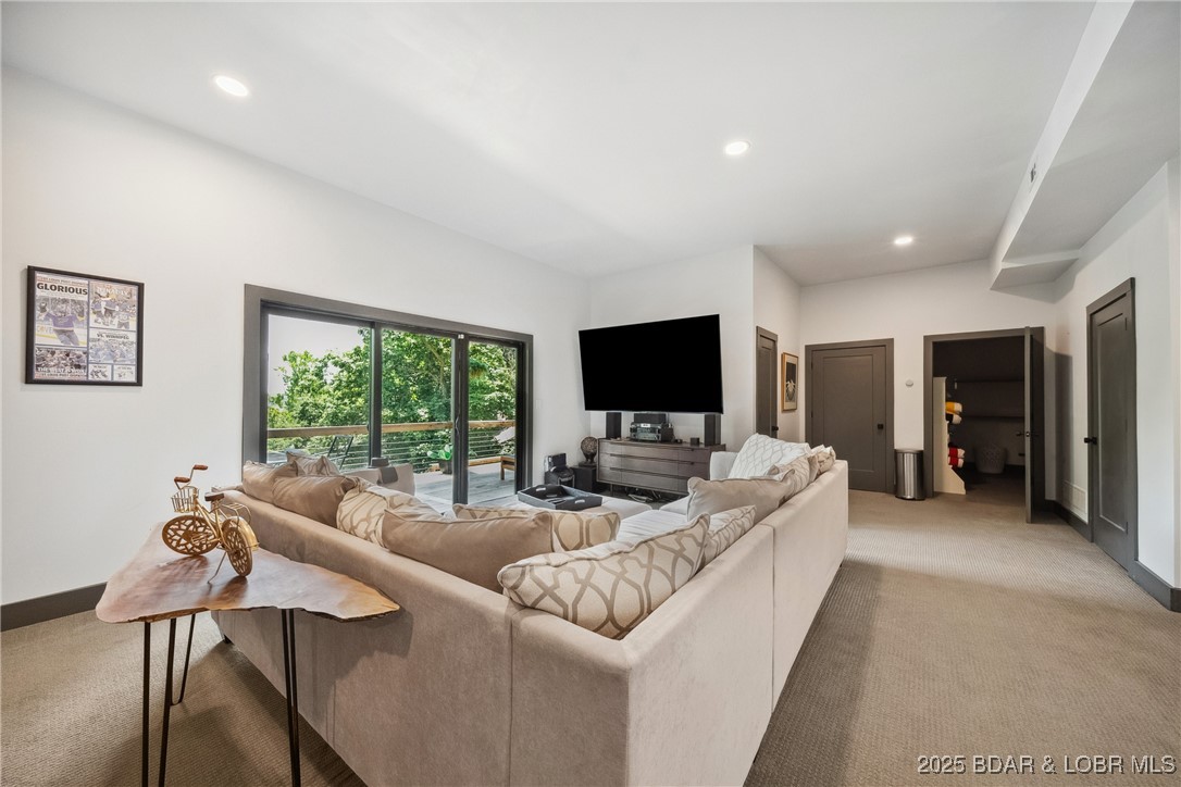 Four Seasons, Missouri 65049, United States, 5 Bedrooms Bedrooms, ,4 BathroomsBathrooms,Residential,Active,150800