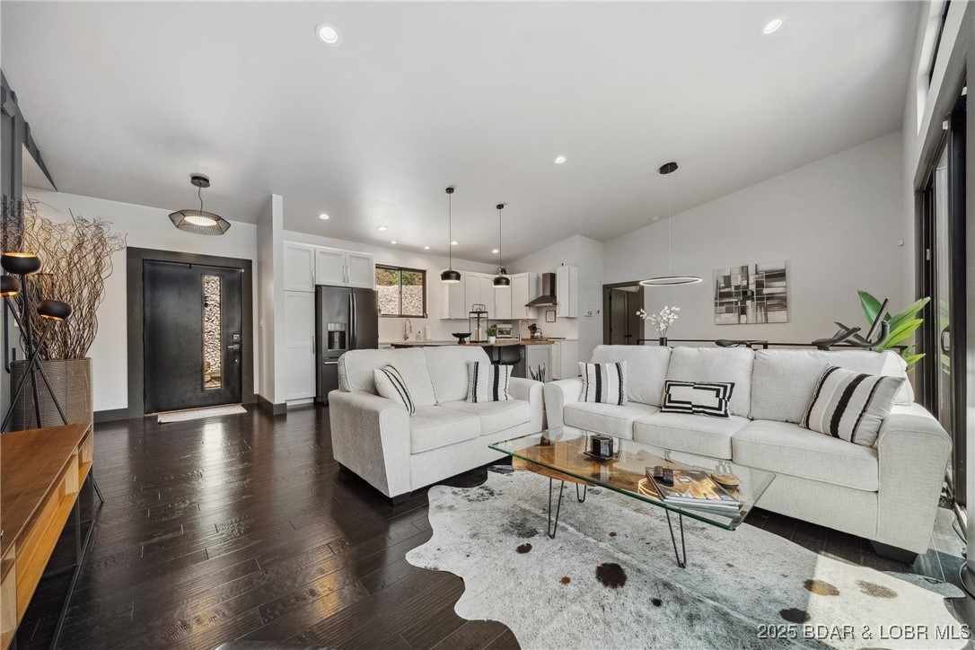 Four Seasons, Missouri 65049, United States, 5 Bedrooms Bedrooms, ,4 BathroomsBathrooms,Residential,Active,150800