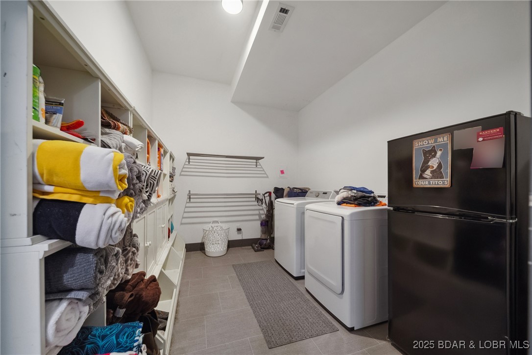 Four Seasons, Missouri 65049, United States, 5 Bedrooms Bedrooms, ,4 BathroomsBathrooms,Residential,Active,150800