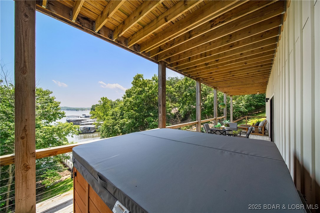 Four Seasons, Missouri 65049, United States, 5 Bedrooms Bedrooms, ,4 BathroomsBathrooms,Residential,Active,150800