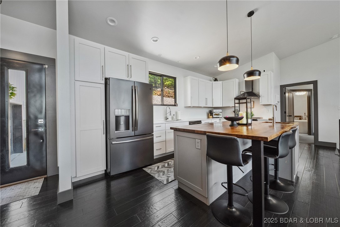 Four Seasons, Missouri 65049, United States, 5 Bedrooms Bedrooms, ,4 BathroomsBathrooms,Residential,Active,150800