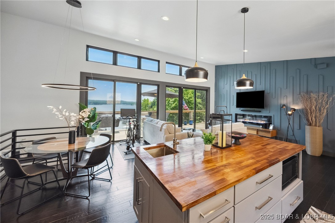 Four Seasons, Missouri 65049, United States, 5 Bedrooms Bedrooms, ,4 BathroomsBathrooms,Residential,Active,150800 Four Seasons, Missouri 65049, United States, 5 Bedrooms Bedrooms, ,4 BathroomsBathrooms,Residential,Active,150800