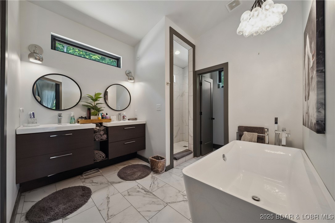 Four Seasons, Missouri 65049, United States, 5 Bedrooms Bedrooms, ,4 BathroomsBathrooms,Residential,Active,150800