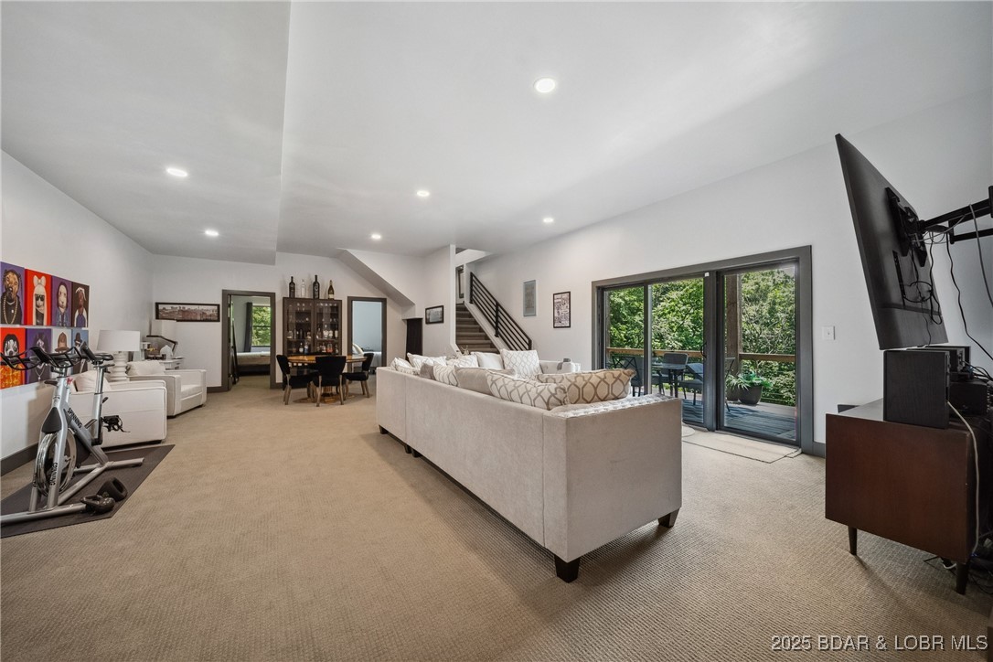 Four Seasons, Missouri 65049, United States, 5 Bedrooms Bedrooms, ,4 BathroomsBathrooms,Residential,Active,150800