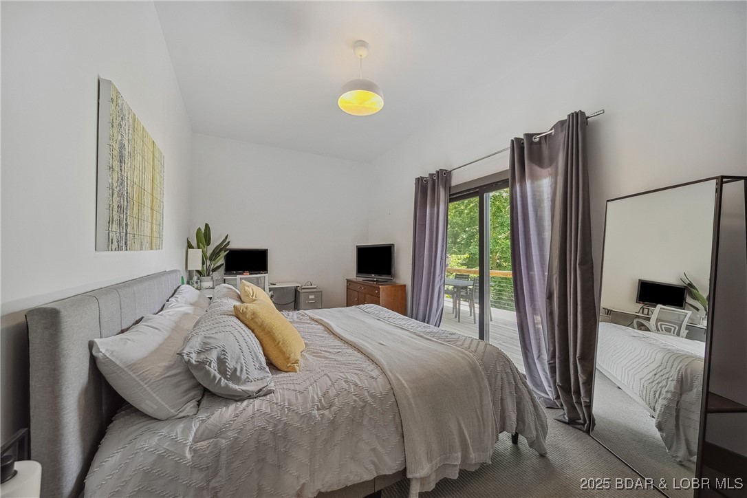 Four Seasons, Missouri 65049, United States, 5 Bedrooms Bedrooms, ,4 BathroomsBathrooms,Residential,Active,150800