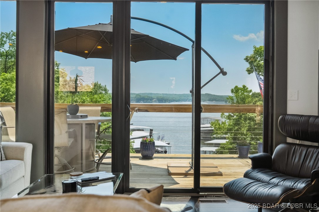 Four Seasons, Missouri 65049, United States, 5 Bedrooms Bedrooms, ,4 BathroomsBathrooms,Residential,Active,150800