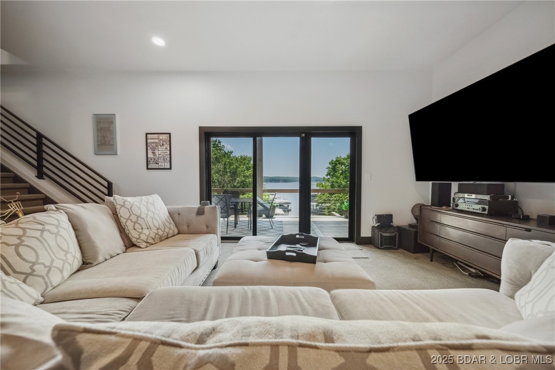 Four Seasons, Missouri 65049, United States, 5 Bedrooms Bedrooms, ,4 BathroomsBathrooms,Residential,Active,150800