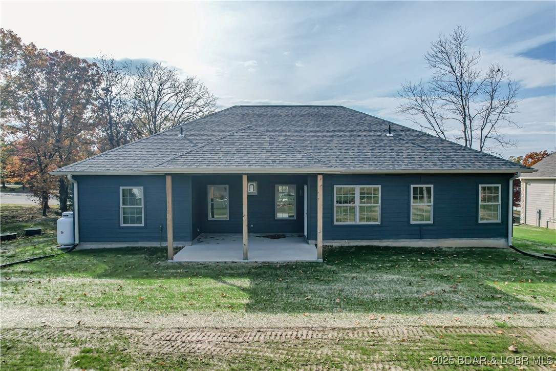 Camdenton, Missouri 65020, United States, 3 Bedrooms Bedrooms, ,2 BathroomsBathrooms,Residential,Active,221327