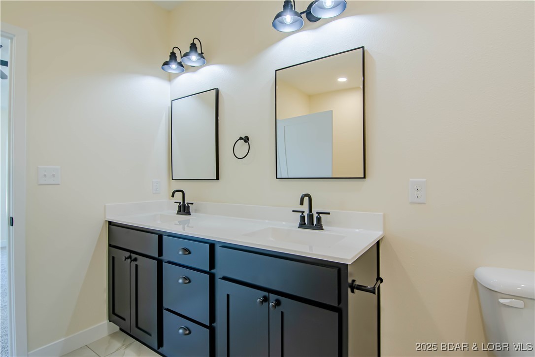 Camdenton, Missouri 65020, United States, 3 Bedrooms Bedrooms, ,2 BathroomsBathrooms,Residential,Active,221327