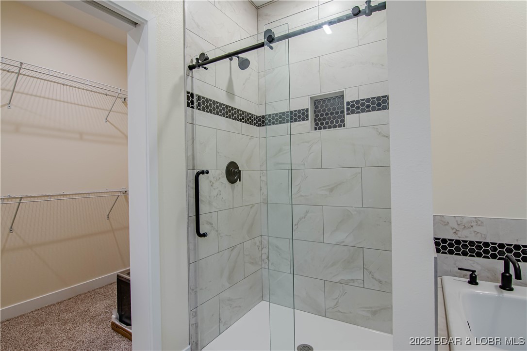 Camdenton, Missouri 65020, United States, 3 Bedrooms Bedrooms, ,2 BathroomsBathrooms,Residential,Active,221327