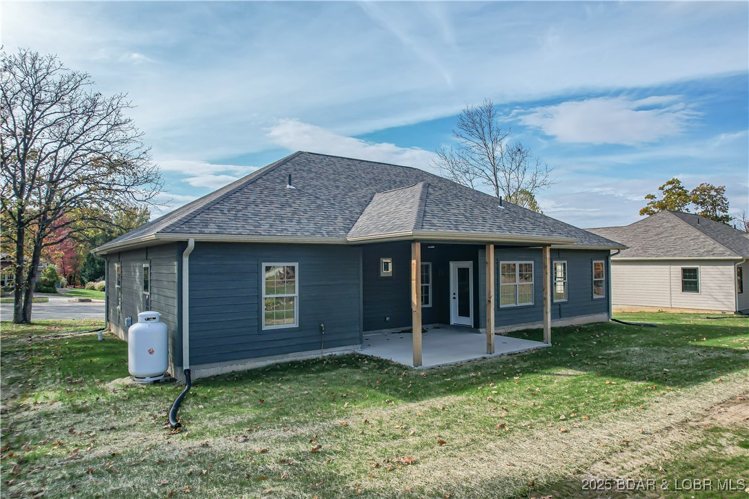 Camdenton, Missouri 65020, United States, 3 Bedrooms Bedrooms, ,2 BathroomsBathrooms,Residential,Active,221327