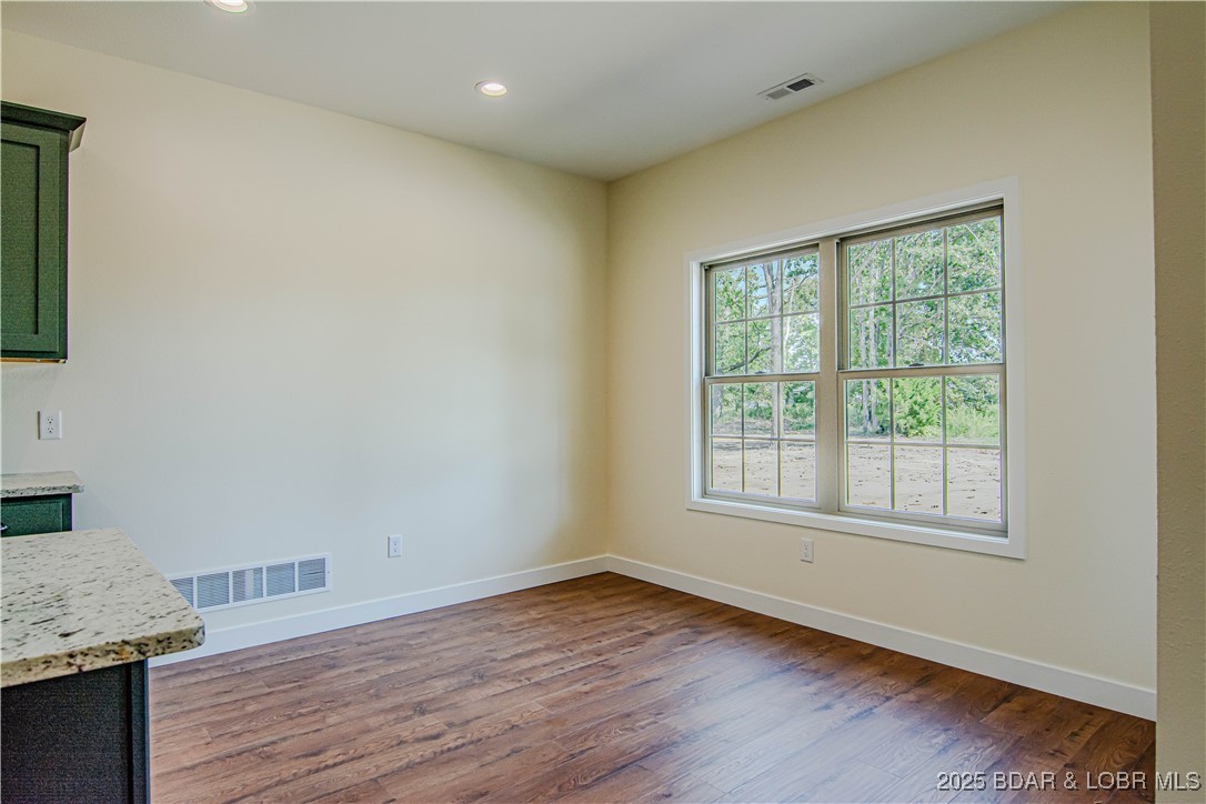 Camdenton, Missouri 65020, United States, 3 Bedrooms Bedrooms, ,2 BathroomsBathrooms,Residential,Active,221327