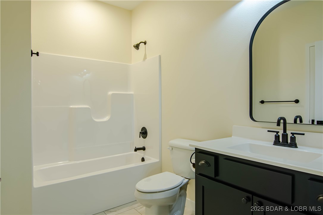 Camdenton, Missouri 65020, United States, 3 Bedrooms Bedrooms, ,2 BathroomsBathrooms,Residential,Active,221327