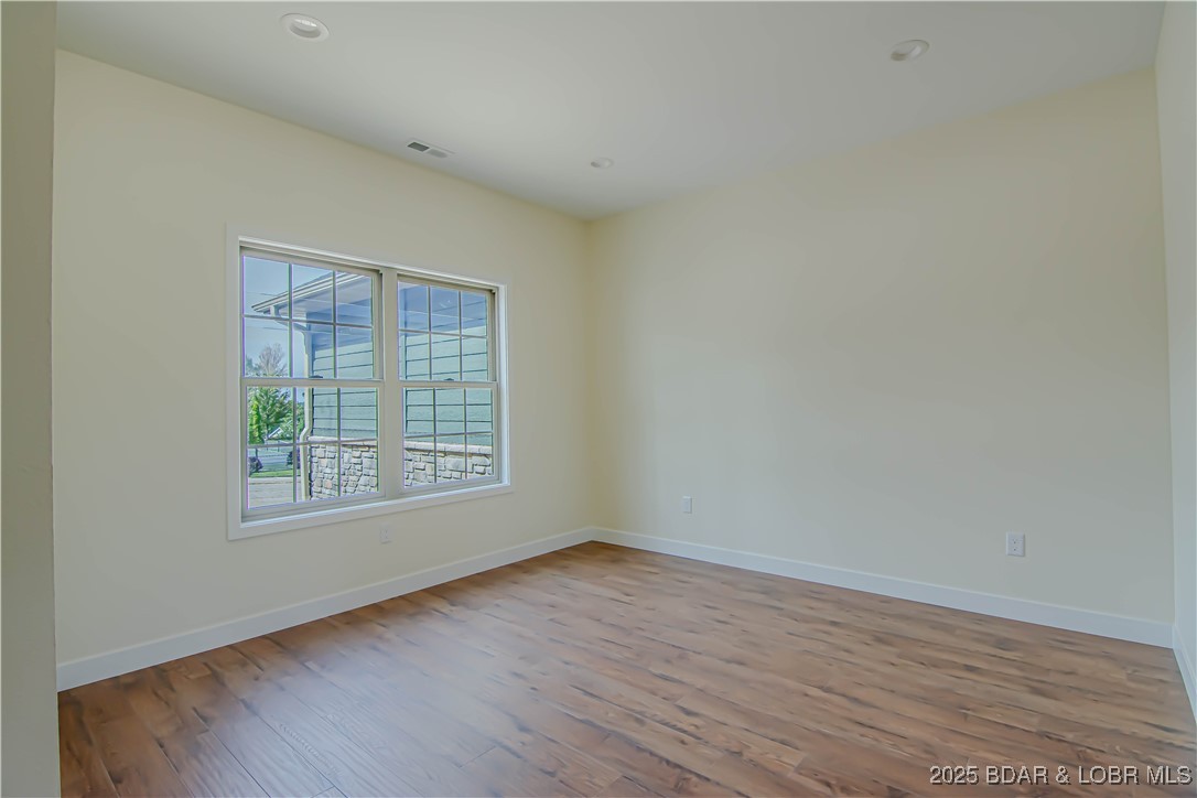 Camdenton, Missouri 65020, United States, 3 Bedrooms Bedrooms, ,2 BathroomsBathrooms,Residential,Active,221327