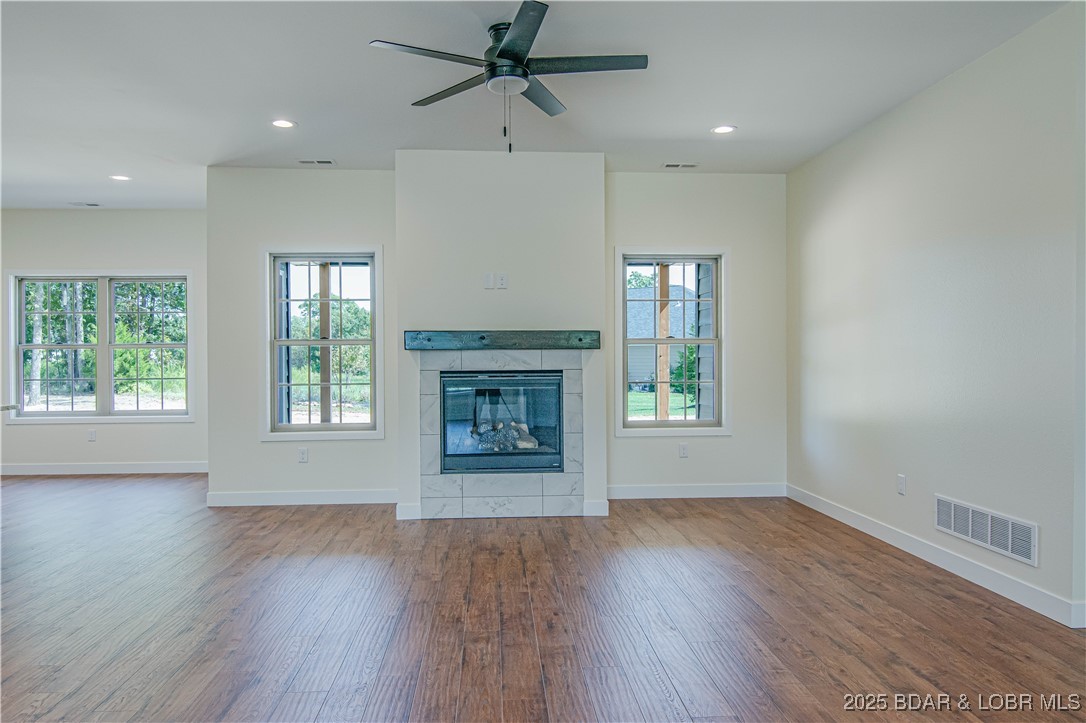 Camdenton, Missouri 65020, United States, 3 Bedrooms Bedrooms, ,2 BathroomsBathrooms,Residential,Active,221327