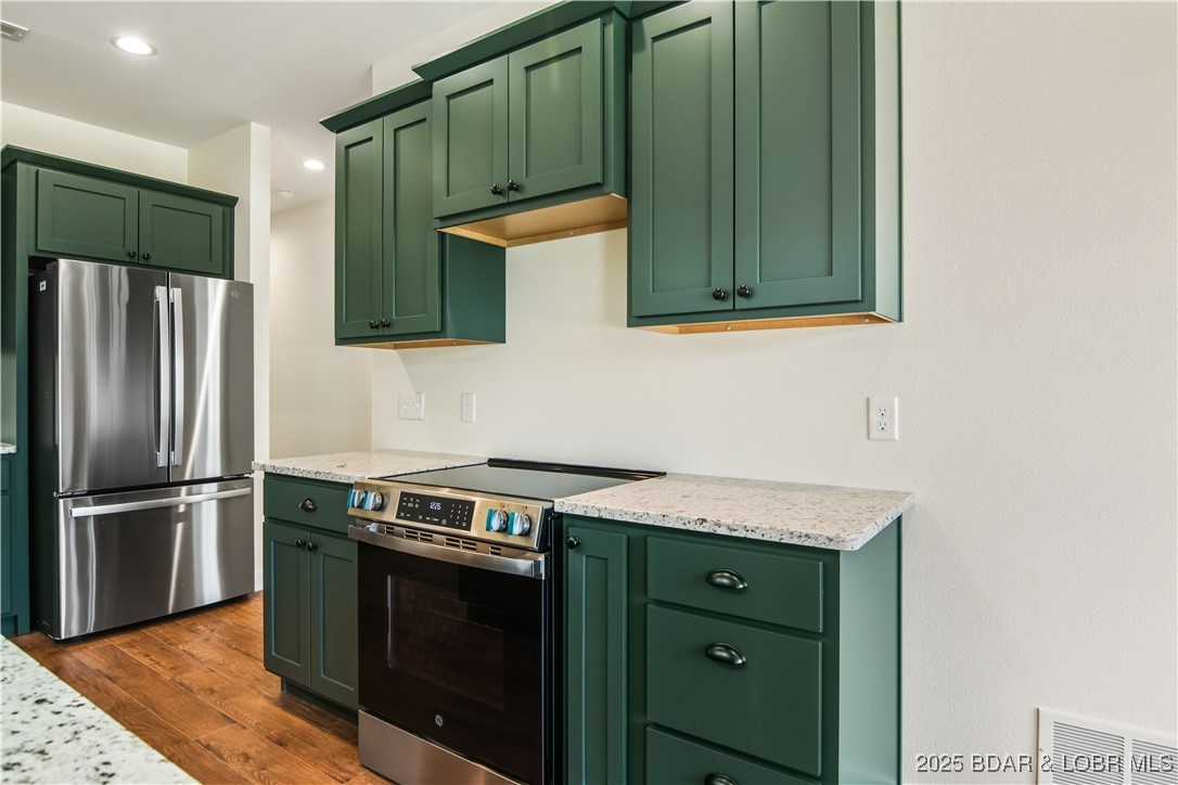 Camdenton, Missouri 65020, United States, 3 Bedrooms Bedrooms, ,2 BathroomsBathrooms,Residential,Active,221327