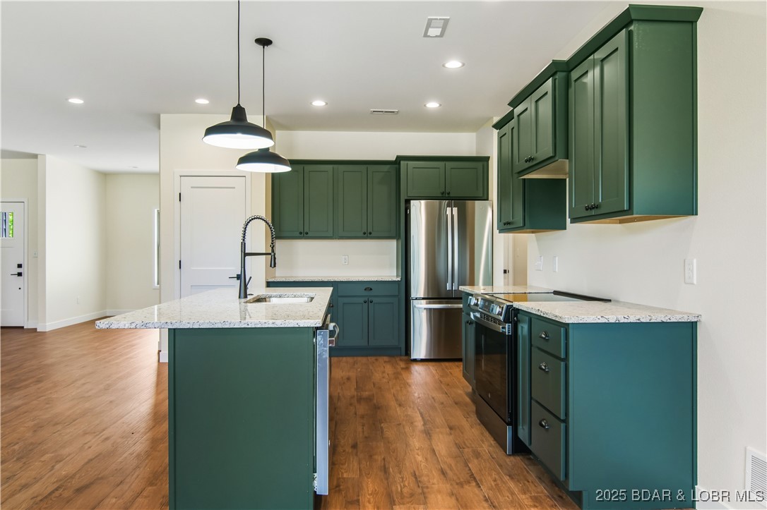 Camdenton, Missouri 65020, United States, 3 Bedrooms Bedrooms, ,2 BathroomsBathrooms,Residential,Active,221327