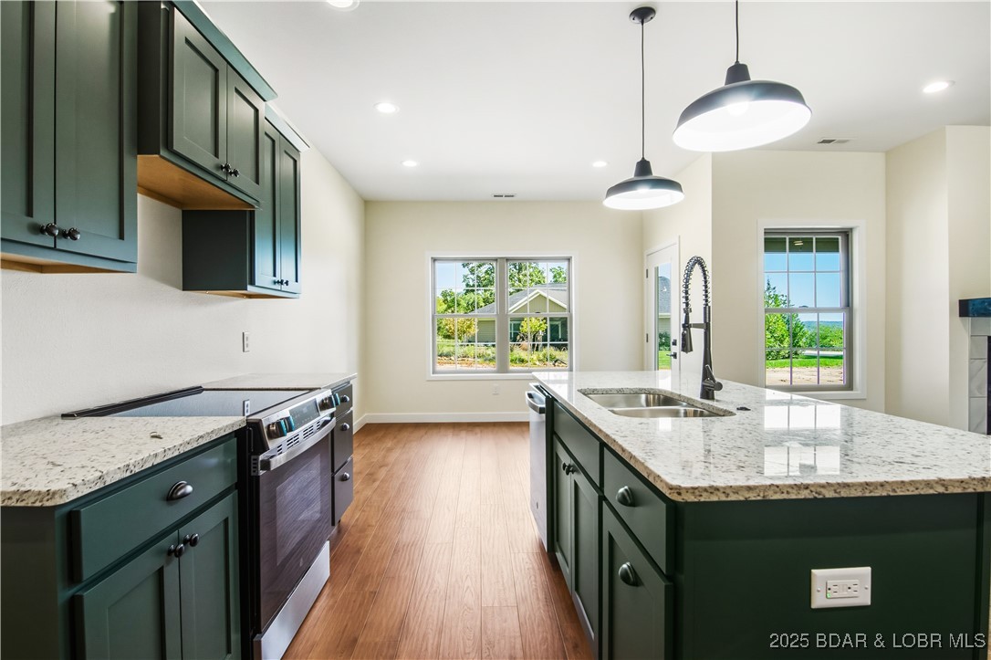 Camdenton, Missouri 65020, United States, 3 Bedrooms Bedrooms, ,2 BathroomsBathrooms,Residential,Active,221327