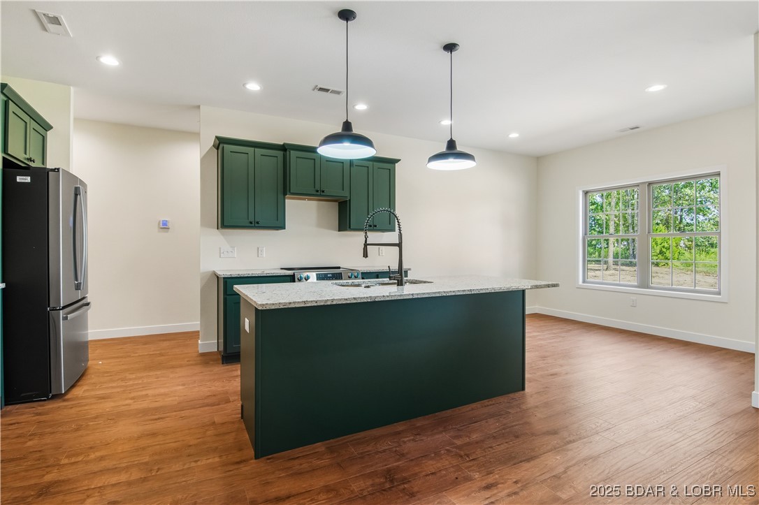 Camdenton, Missouri 65020, United States, 3 Bedrooms Bedrooms, ,2 BathroomsBathrooms,Residential,Active,221327