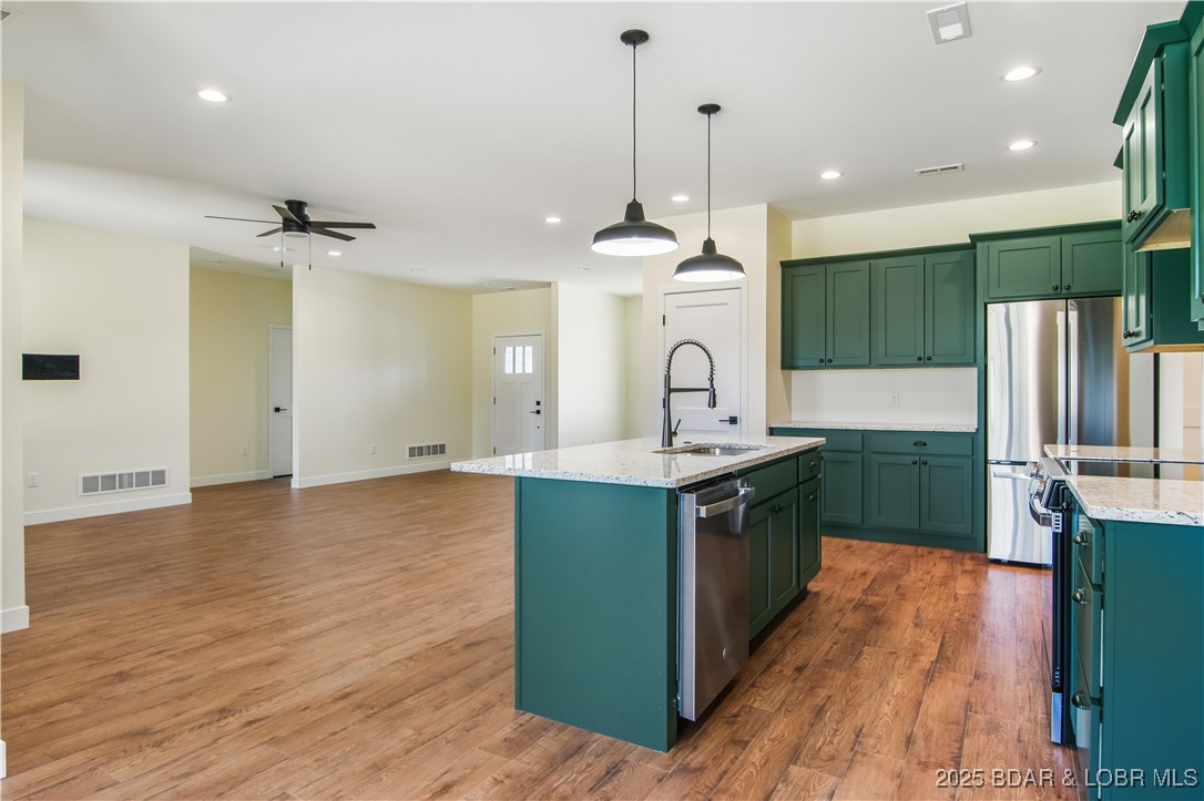 Camdenton, Missouri 65020, United States, 3 Bedrooms Bedrooms, ,2 BathroomsBathrooms,Residential,Active,221327