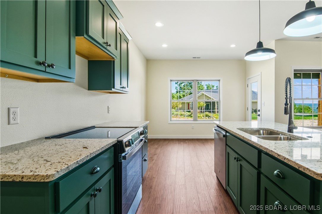 Camdenton, Missouri 65020, United States, 3 Bedrooms Bedrooms, ,2 BathroomsBathrooms,Residential,Active,221327