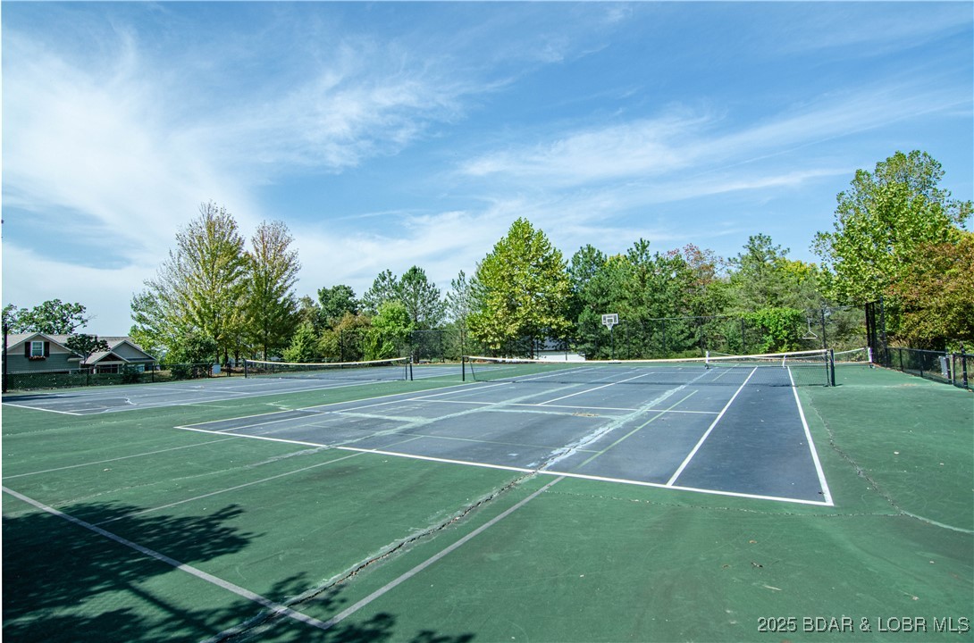 Camdenton, Missouri 65020, United States, 3 Bedrooms Bedrooms, ,2 BathroomsBathrooms,Residential,Active,221327