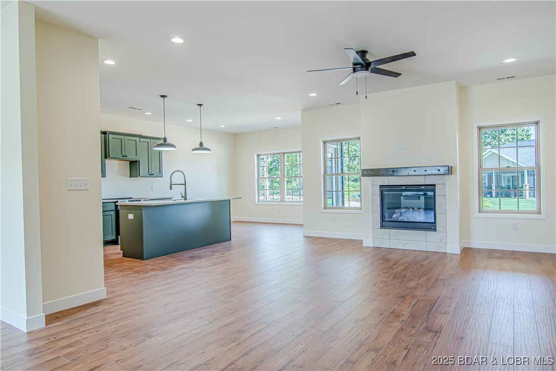 Camdenton, Missouri 65020, United States, 3 Bedrooms Bedrooms, ,2 BathroomsBathrooms,Residential,Active,221327