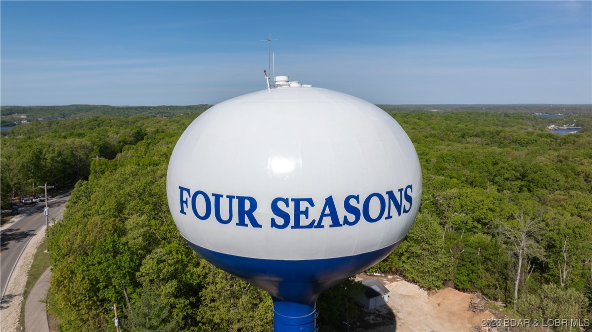 Four Seasons - Land