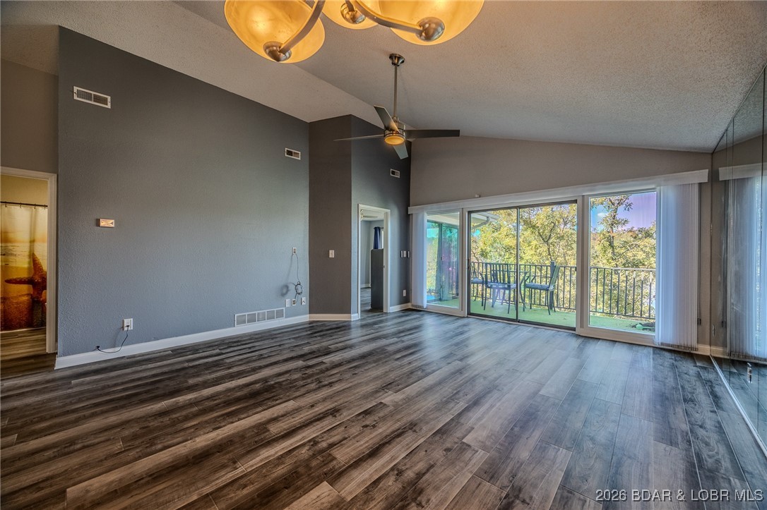 Jonathans Landing - Residential