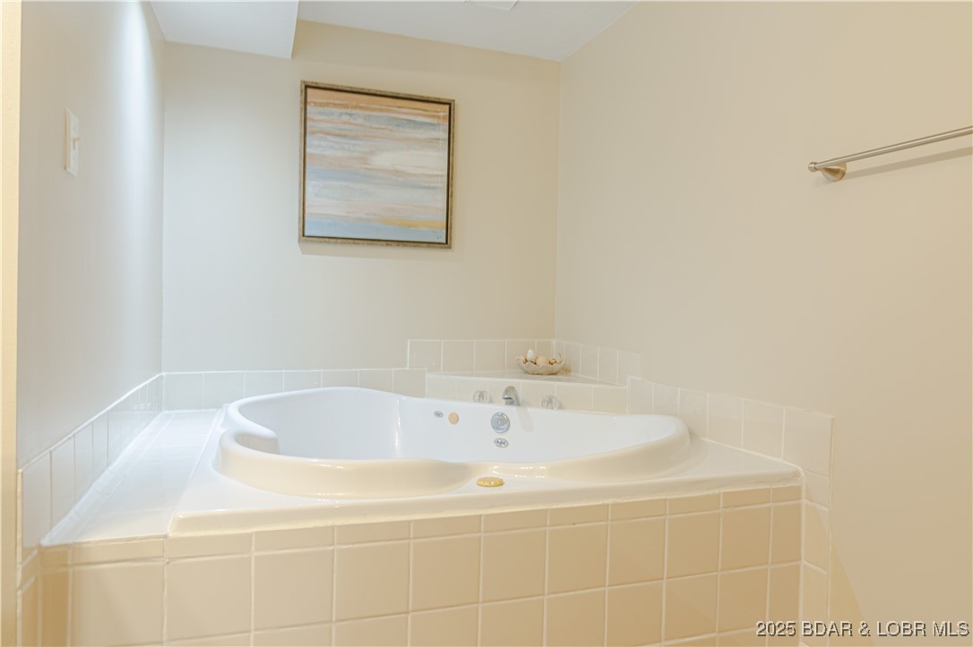 Rocky Mount, Missouri 65072, United States, 5 Bedrooms Bedrooms, ,3 BathroomsBathrooms,Residential,Contingent,80936