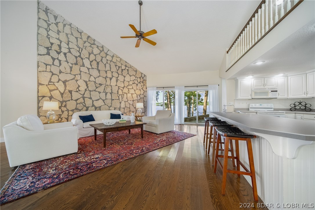 Four Seasons, Missouri 65049, United States, 5 Bedrooms Bedrooms, ,5 BathroomsBathrooms,Residential,Contingent,57178