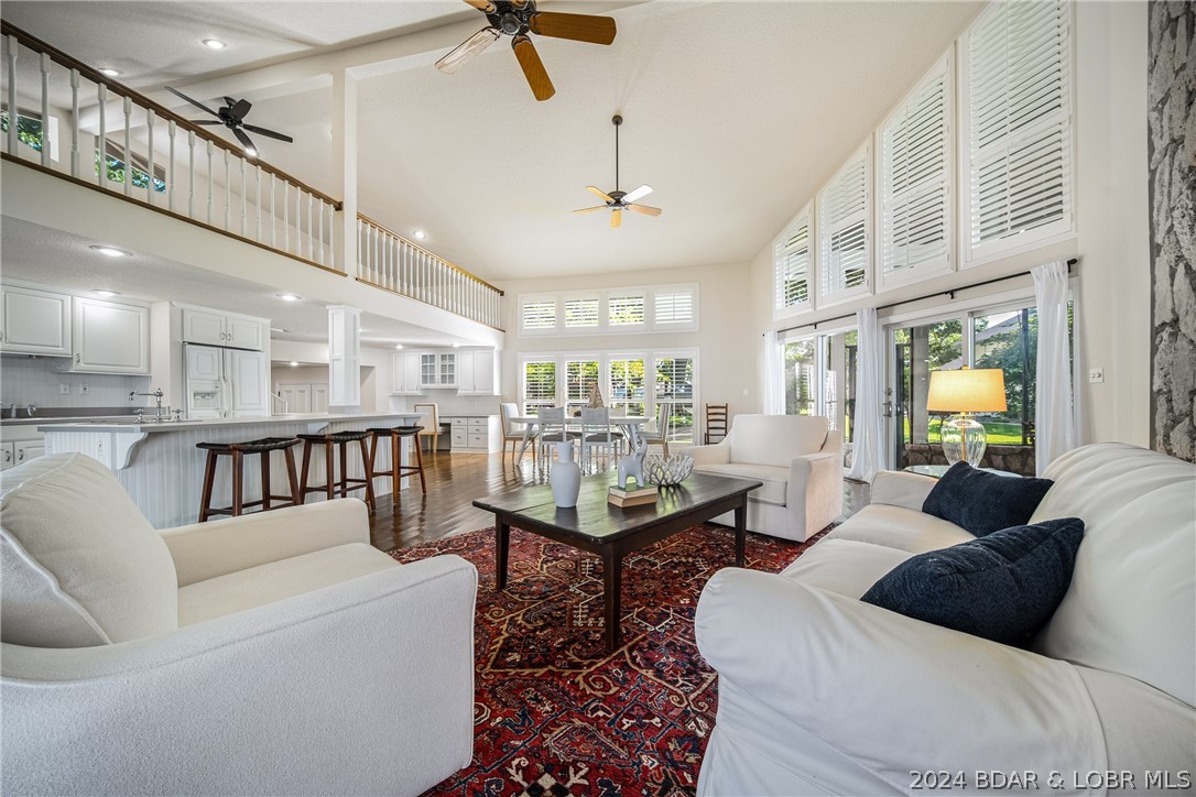 Four Seasons, Missouri 65049, United States, 5 Bedrooms Bedrooms, ,5 BathroomsBathrooms,Residential,Contingent,57178