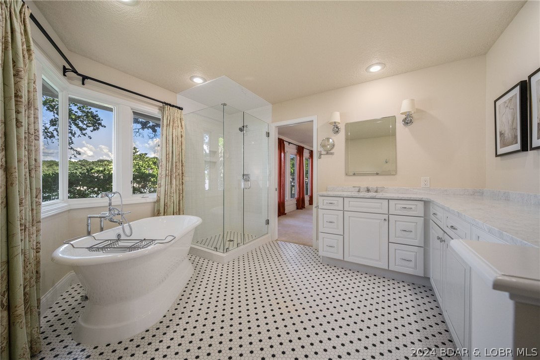 Four Seasons, Missouri 65049, United States, 5 Bedrooms Bedrooms, ,5 BathroomsBathrooms,Residential,Contingent,57178