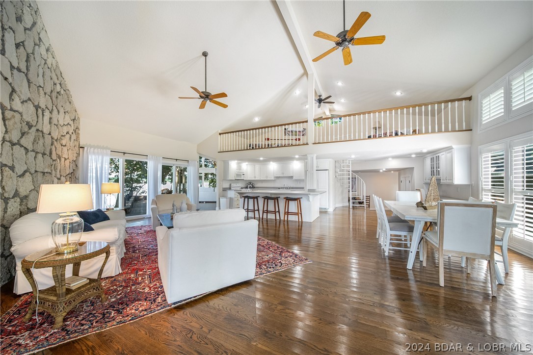 Four Seasons, Missouri 65049, United States, 5 Bedrooms Bedrooms, ,5 BathroomsBathrooms,Residential,Contingent,57178