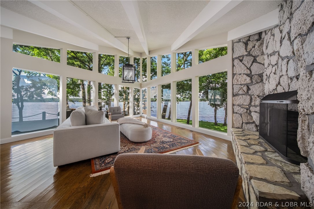 Four Seasons, Missouri 65049, United States, 5 Bedrooms Bedrooms, ,5 BathroomsBathrooms,Residential,Contingent,57178