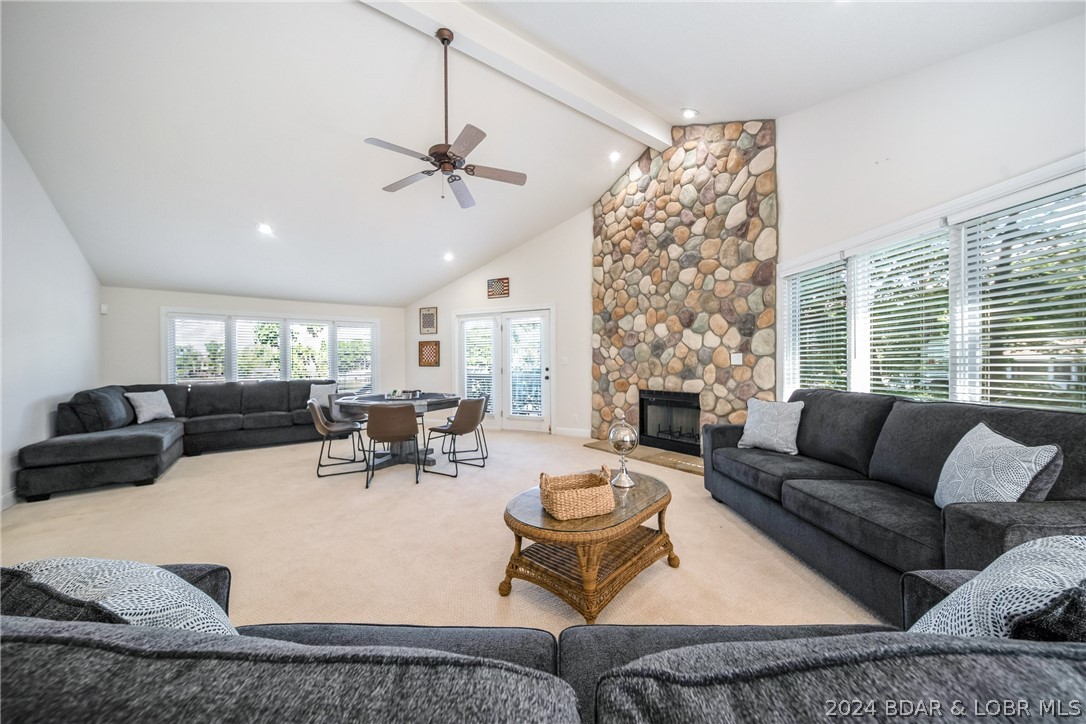 Four Seasons, Missouri 65049, United States, 5 Bedrooms Bedrooms, ,5 BathroomsBathrooms,Residential,Contingent,57178