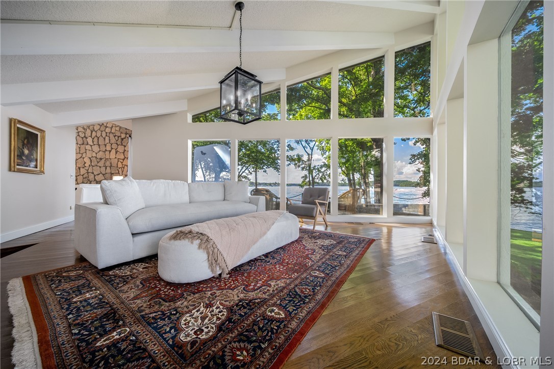 Four Seasons, Missouri 65049, United States, 5 Bedrooms Bedrooms, ,5 BathroomsBathrooms,Residential,Contingent,57178