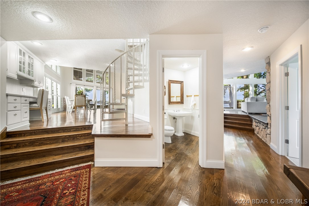 Four Seasons, Missouri 65049, United States, 5 Bedrooms Bedrooms, ,5 BathroomsBathrooms,Residential,Contingent,57178