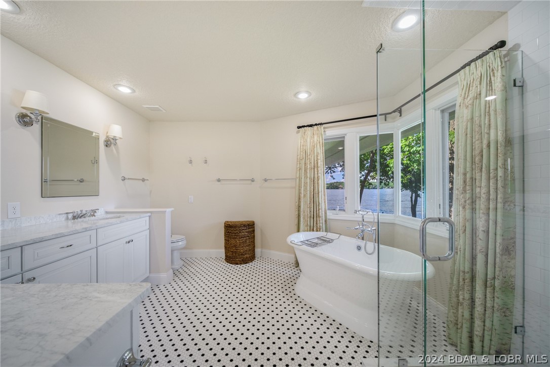 Four Seasons, Missouri 65049, United States, 5 Bedrooms Bedrooms, ,5 BathroomsBathrooms,Residential,Contingent,57178