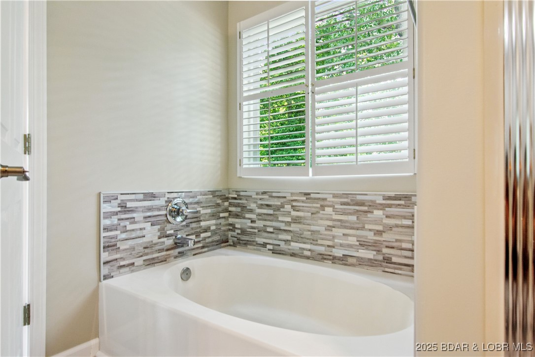 Osage Beach, Missouri 65065, United States, 4 Bedrooms Bedrooms, ,4 BathroomsBathrooms,Residential,Active,148180