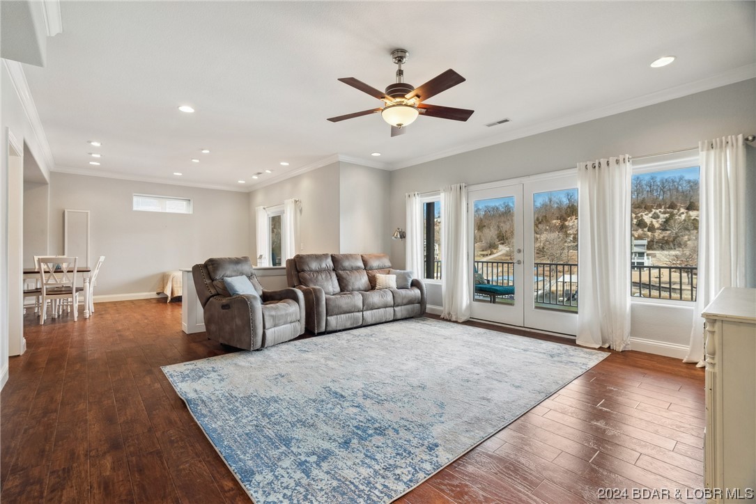 Camdenton, Missouri 65020, United States, 5 Bedrooms Bedrooms, ,6 BathroomsBathrooms,Residential,Contingent,63505