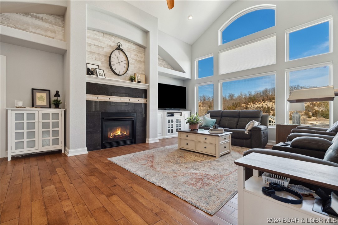 Camdenton, Missouri 65020, United States, 5 Bedrooms Bedrooms, ,6 BathroomsBathrooms,Residential,Contingent,63505