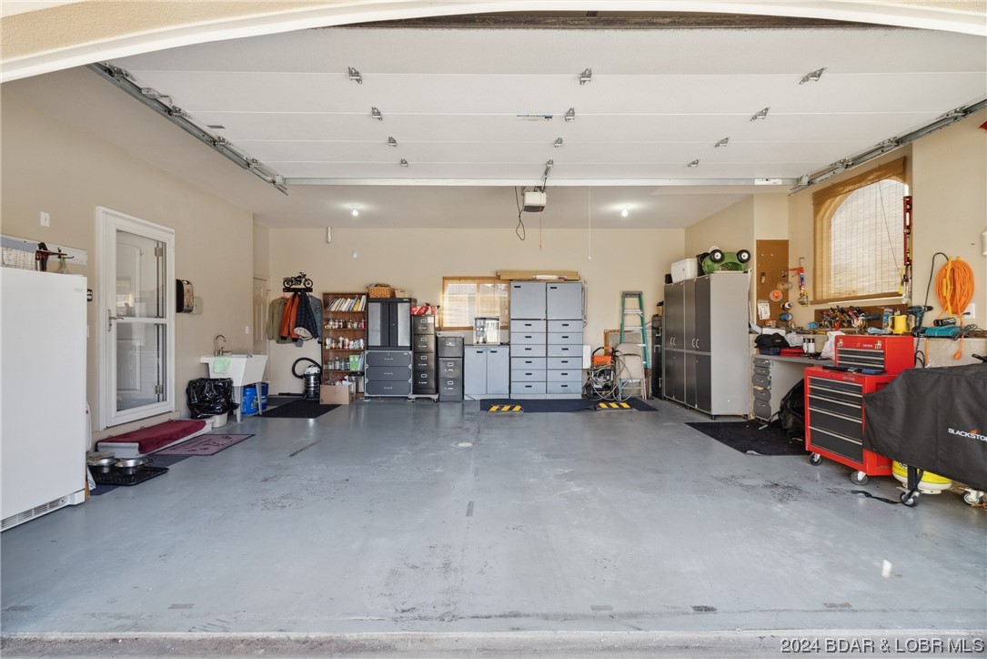 Camdenton, Missouri 65020, United States, 5 Bedrooms Bedrooms, ,6 BathroomsBathrooms,Residential,Contingent,63505