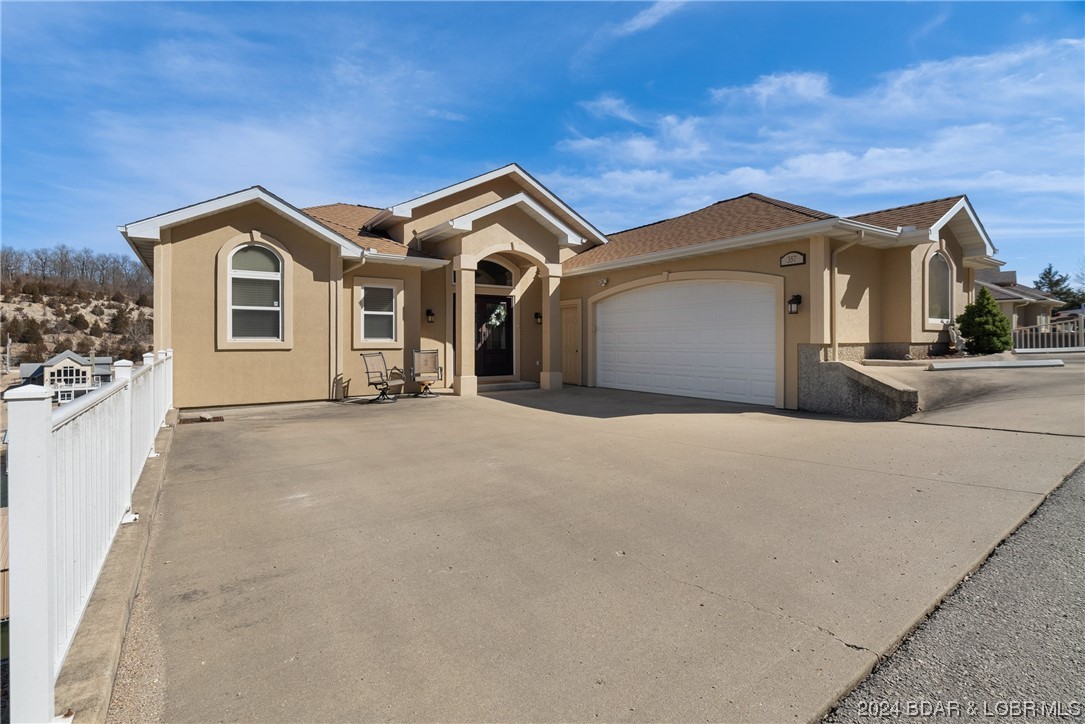 Camdenton, Missouri 65020, United States, 5 Bedrooms Bedrooms, ,6 BathroomsBathrooms,Residential,Contingent,63505