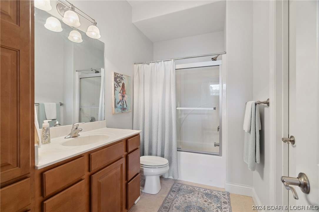 Camdenton, Missouri 65020, United States, 5 Bedrooms Bedrooms, ,6 BathroomsBathrooms,Residential,Contingent,63505