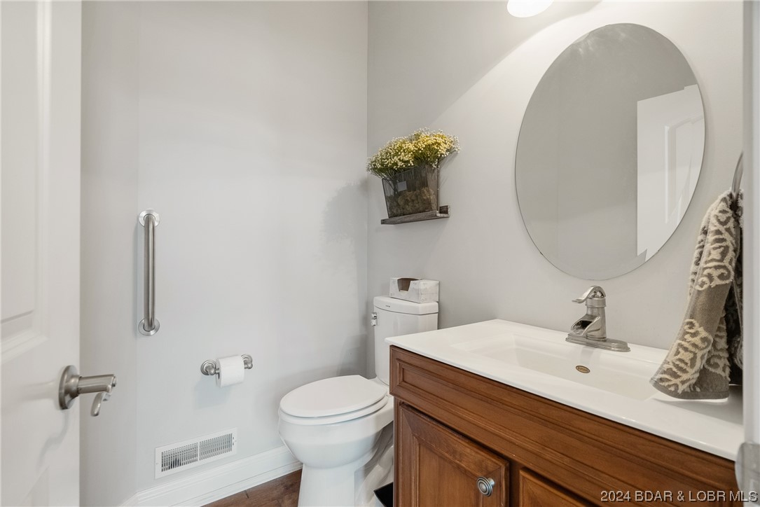 Camdenton, Missouri 65020, United States, 5 Bedrooms Bedrooms, ,6 BathroomsBathrooms,Residential,Contingent,63505