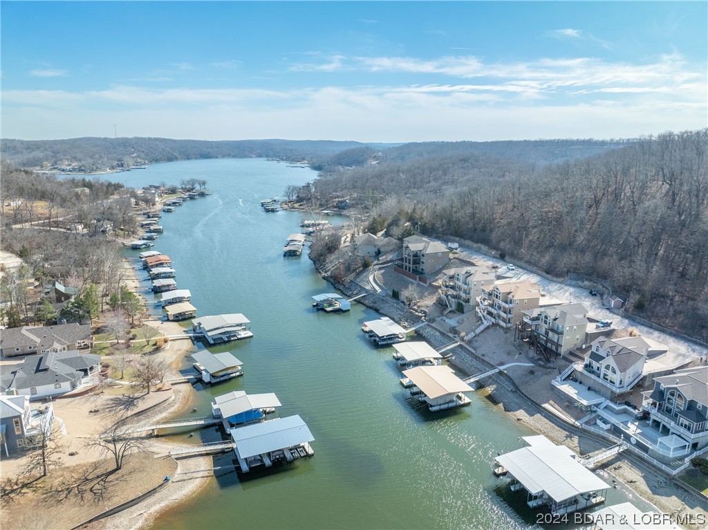 Camdenton, Missouri 65020, United States, 5 Bedrooms Bedrooms, ,6 BathroomsBathrooms,Residential,Contingent,63505