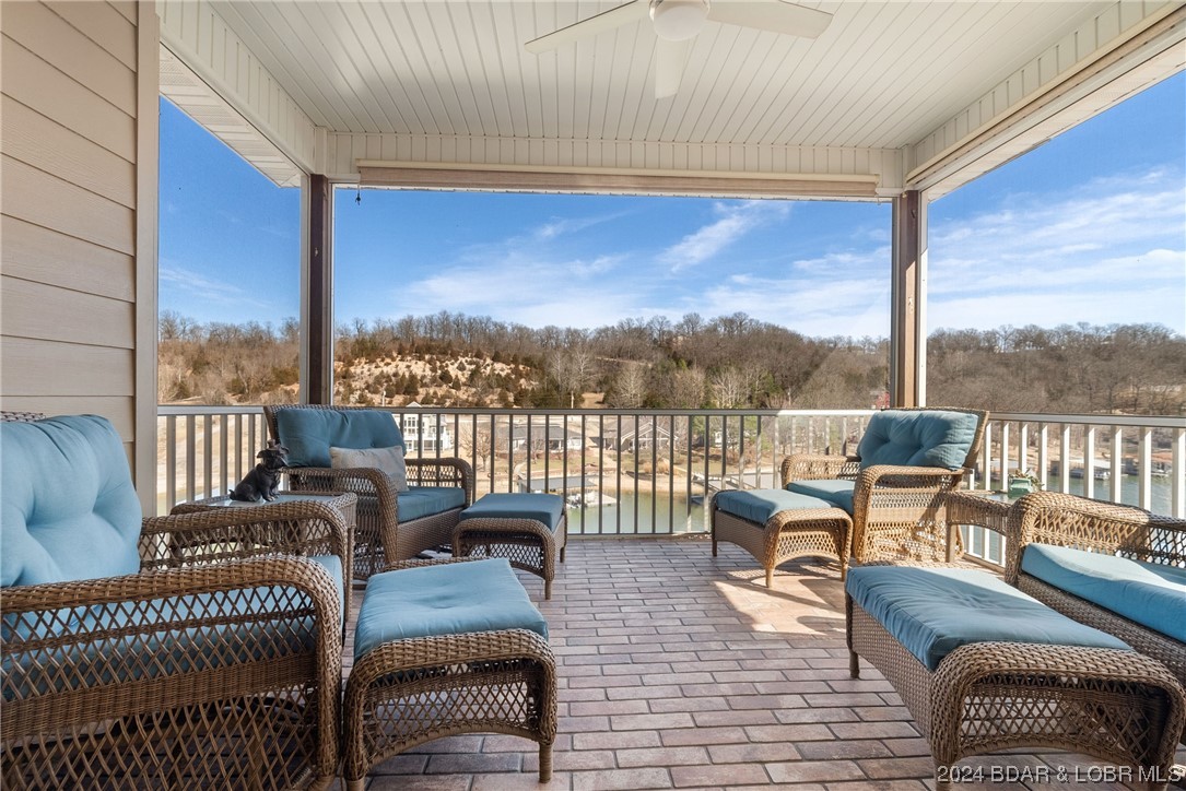 Camdenton, Missouri 65020, United States, 5 Bedrooms Bedrooms, ,6 BathroomsBathrooms,Residential,Contingent,63505