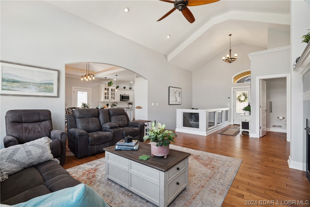 Camdenton, Missouri 65020, United States, 5 Bedrooms Bedrooms, ,6 BathroomsBathrooms,Residential,Contingent,63505