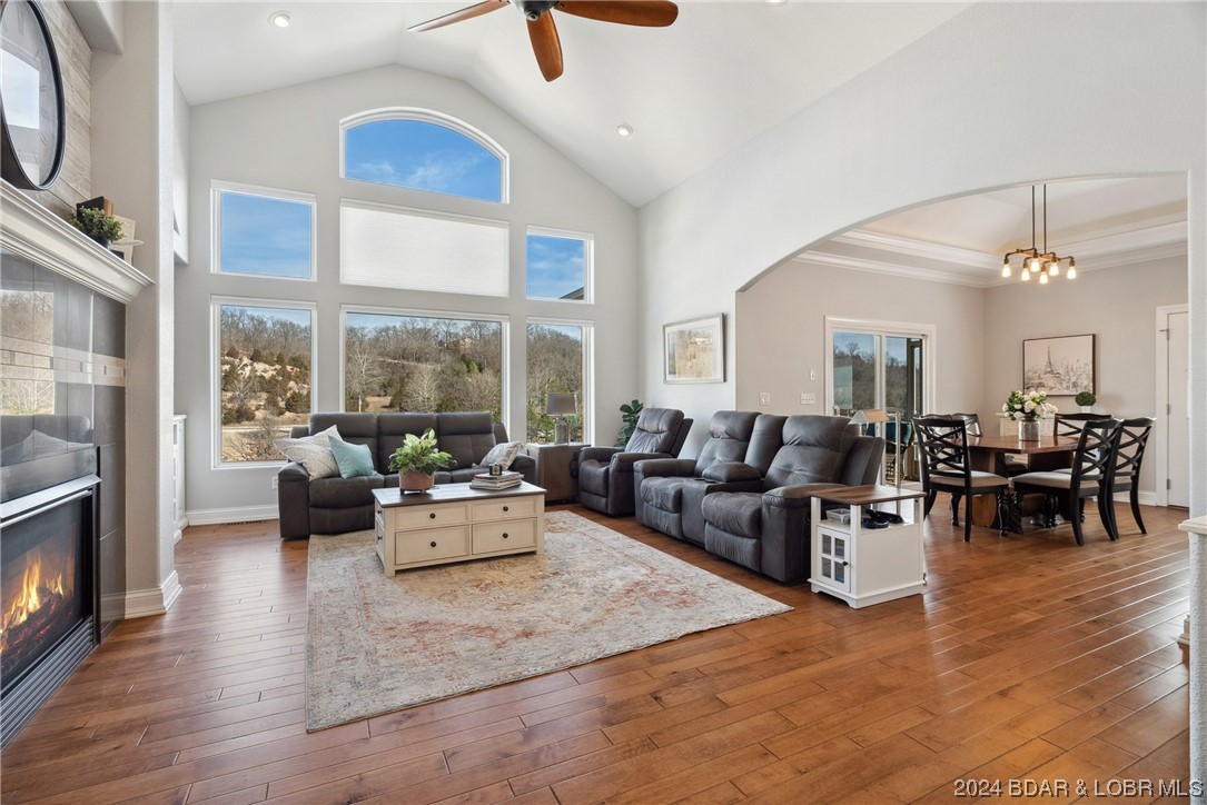 Camdenton, Missouri 65020, United States, 5 Bedrooms Bedrooms, ,6 BathroomsBathrooms,Residential,Contingent,63505